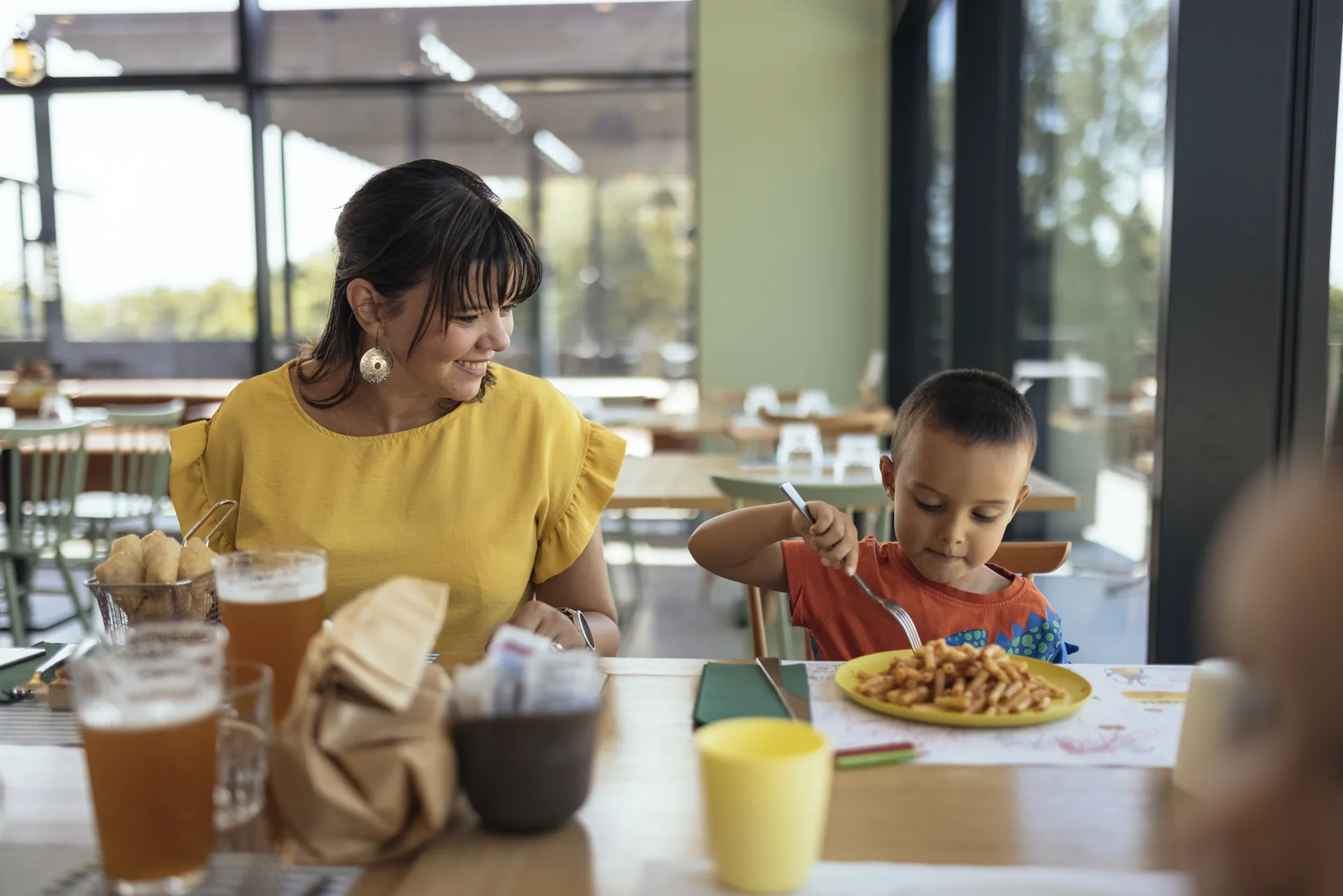 Mamma e bambino a tavola da Benvenuto